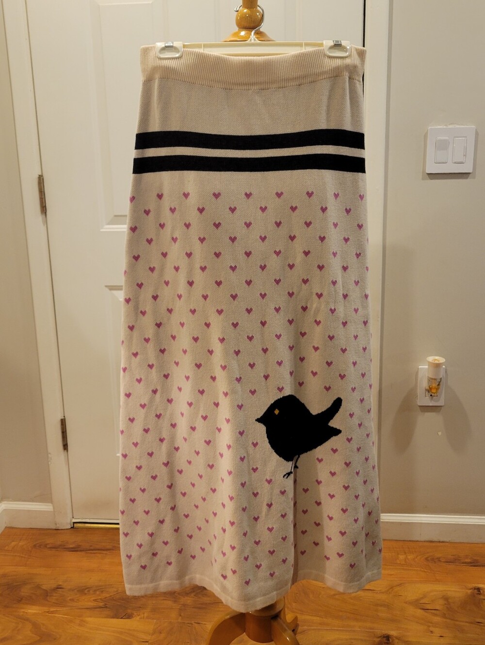 🐦OXKNIT~Cream Midi Skirt with Pink Heart Pattern and Black Bird Detail